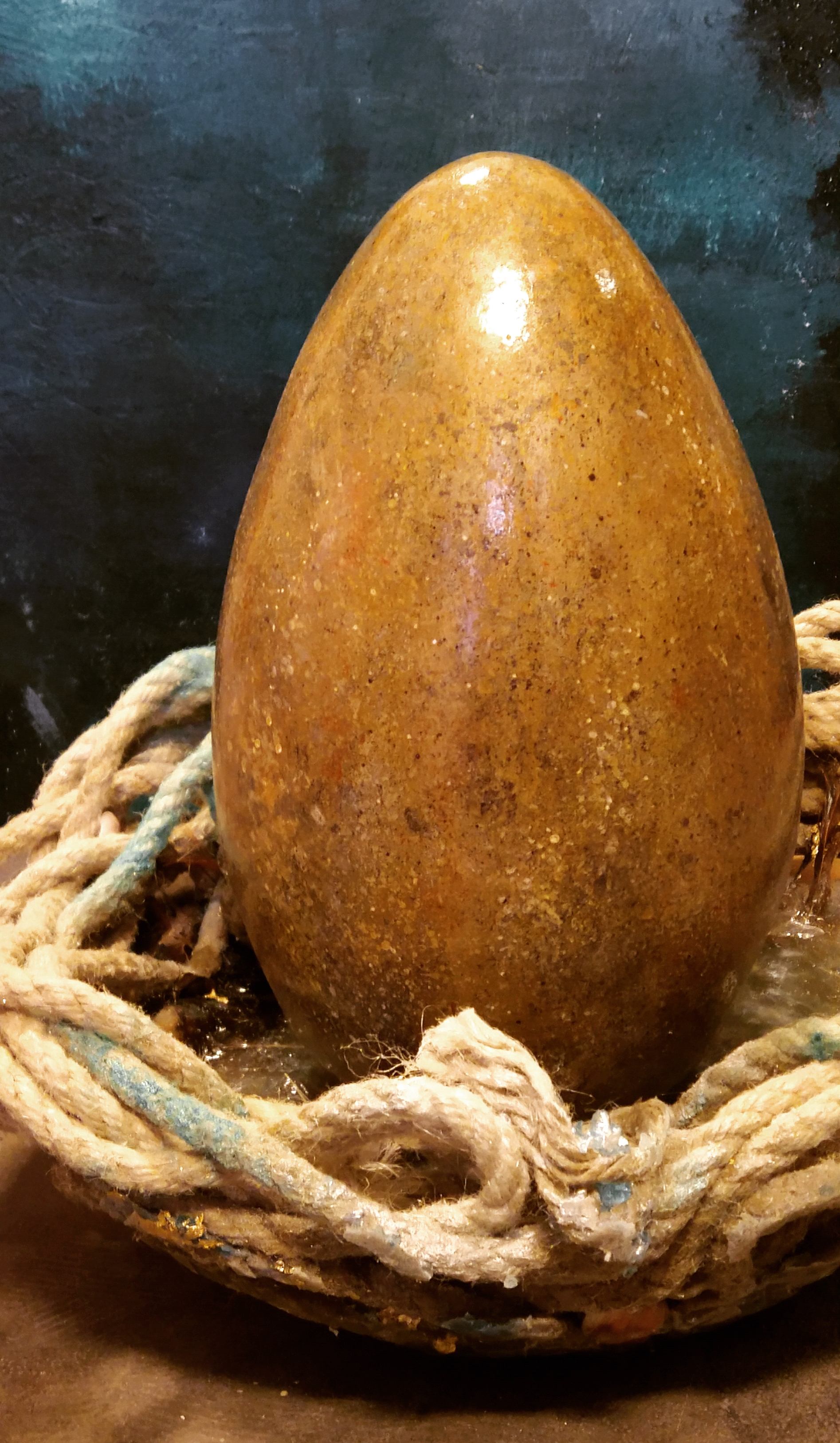 Ägget, papier-maché,H ca40cm